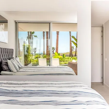 Apartment The Edge Front Line Luxury And