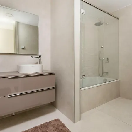 The Edge Front Line Luxury And Apartment Estepona